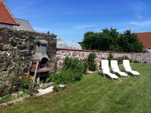 txiki-polit-barbacoa-en-el-jardin